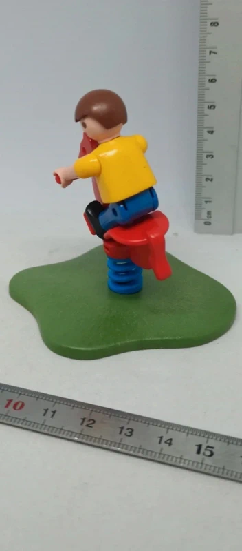 Enfant sur jeu cheval sur ressort playmobil - photo numéro 3