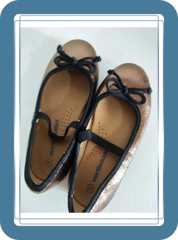 Ballerines vertbaudet rose doré, taille 28, bon état mais quelques traces d'usures - photo numéro 4