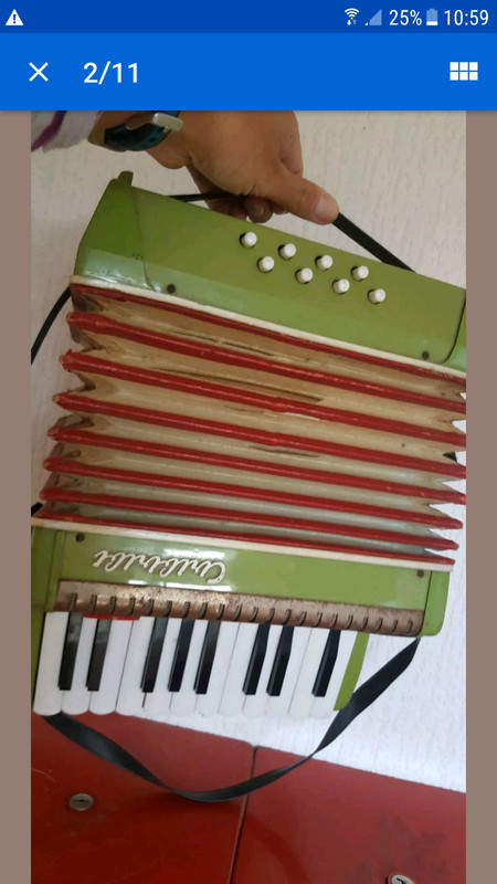 Accordéon enfant, instrument ancien, instrument de musique, petit accordéon,  déco boutique -  France