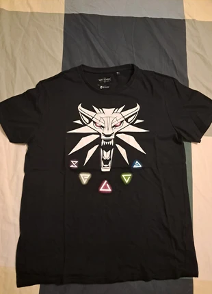 T-shirt The witcher, marque: The witcher, état: Bon état, taille: M, 10,00 €, 11,20 € Protection acheteurs incluse
