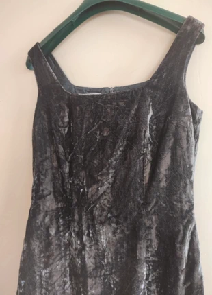 Robe en velours grise cambrée , marca: Vintage Love, estado: Bom, tamanho: S / 36 / 8, €25.00, €26.95 inclui Proteção do Comprador