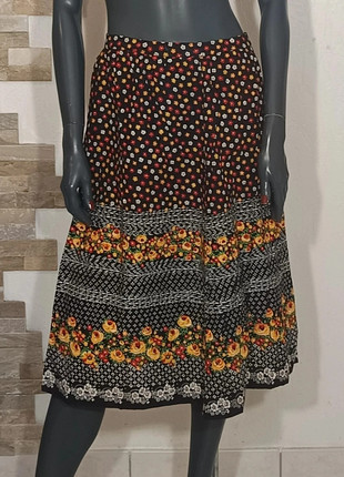 Jolie jupe fleurie en coton, état: Très bon état, taille: S / 36 / 8, 4,00 €, 4,90 € Protection acheteurs (Pro) incluse