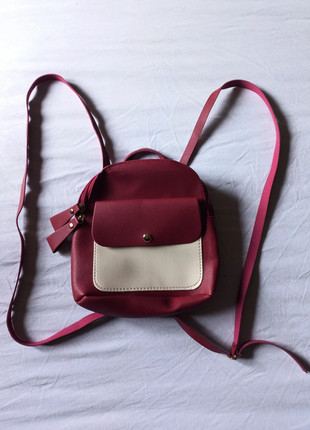 Zainetto Donna Bordeaux con Tasca Bianca – Elegante & Casual Chic, marque: H&M, état: Neuf sans étiquette, 11,90 €, 13,20 € Protection acheteurs incluse