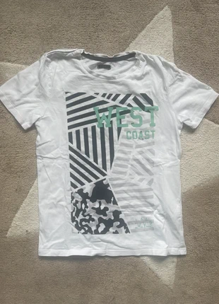 T-shirt IKKS Way, blanc avec motifs noirs et bleus à l’avant-garde, pour enfant de 10 ans., brand: IKKS, condition: Very good, size: 10 years / 140 cm, €5.00, €5.95 includes Buyer Protection