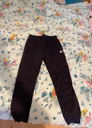 Jogging Adidas femme, marque: adidas, état: Très bon état, taille: M / 38 / 10, 10,00 €, 11,20 € Protection acheteurs incluse