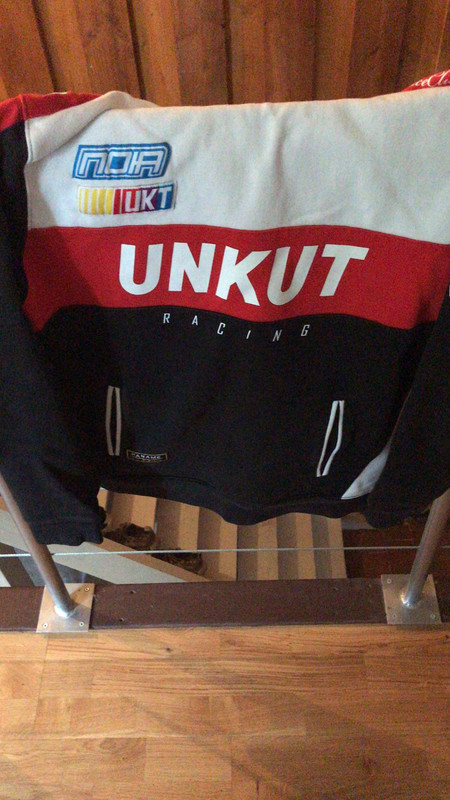 Sweat unk t noir rouge blanc