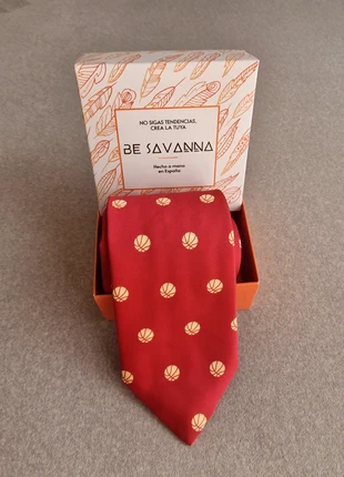Corbata seda roja NUEVA, marca: SEDA, estado: Nuevo con etiquetas, 15,00 €, 16,45 € Protección al comprador incluida