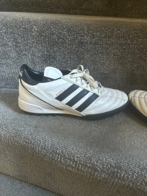 Adidas kaiser 5 Astro turf football boots
