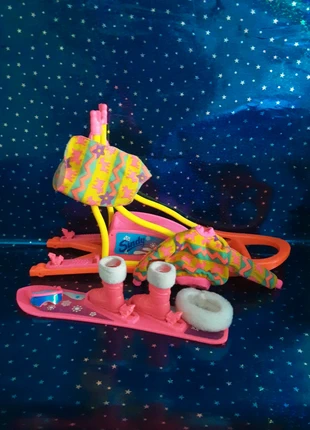 Snow adventure Traineau des neiges et snowboard avec vêtements Sindy Doll vintage, marque: Sindy, état: Très bon état, taille: Taille unique, 7,00 €, 8,05 € Protection acheteurs incluse
