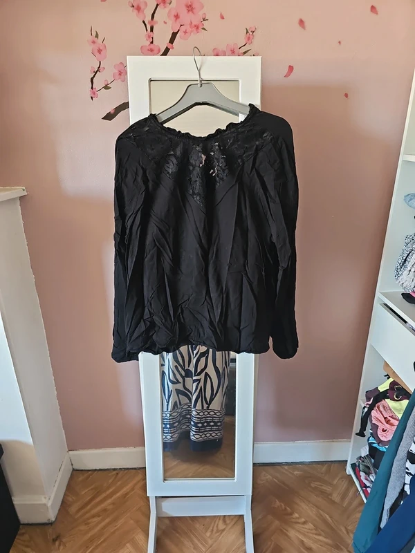 Blouse dentelle noire t44