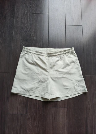 Short sport couleur pomme Adidas, marque: adidas, état: Très bon état, taille: L / 40 / 12, 5,00 €, 5,95 € Protection acheteurs incluse