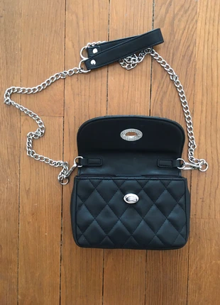 Sac matelassé noir neuf , marque: Un Jour Ailleurs, état: Neuf sans étiquette, 35,00 €, 37,45 € Protection acheteurs incluse