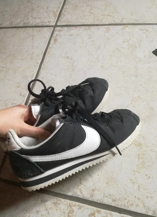 Nike cortez, marque: Nike, état: Bon état, taille: 36.5, 10,00 €, 11,20 € Protection acheteurs incluse