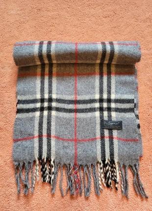 Écharpe Burberry grise, marke: Burberry, zustand: Sehr gut, 25,00 €, 26,95 € inklusive Vinted-Käuferschutz