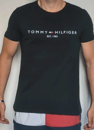 T-shirt Tommy Hilfiger Noir - Taille M, merk: Tommy Hilfiger, staat: Heel goed, maat: M, € 14,95, € 16,40 inclusief Kopersbescherming Pro