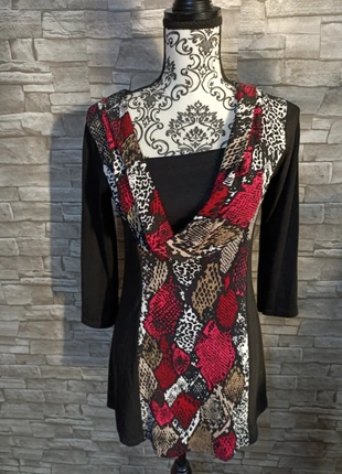 🪷Tunique noire et rouge - aisselles 44 - longueur 75 - polyester viscose et elasthane, marque: pas d'étiquette, état: Très bon état, taille: S / 36 / 8, 6,00 €, 7,00 € Protection acheteurs incluse
