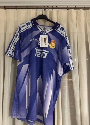Camiseta Real Madrid Retro, brand: KELME, condizioni: Nuovo con cartellino, taglia: XL, €30.00, €32.20 include la Protezione acquisti