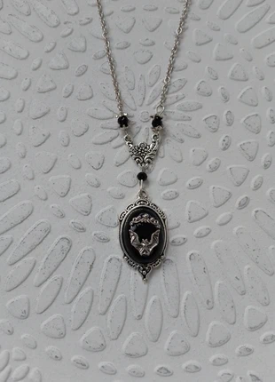 Collier pendentif noir et chauve souris, état: Très bon état, 15,00 €, 16,45 € Protection acheteurs incluse