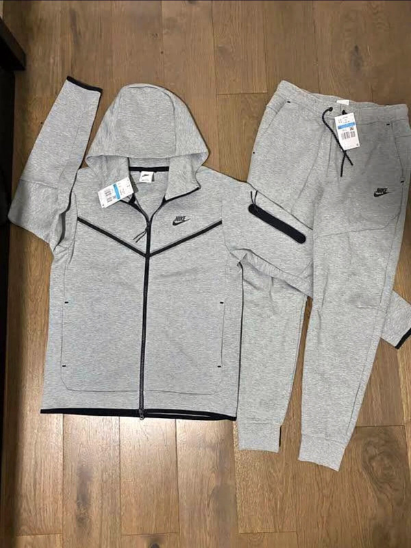 *Brand New* Nike Tech fleece Grey/Black - Vinted