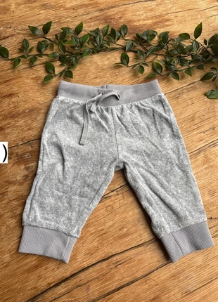 Hele zachte joggingbroek, merk: geen merk, staat: Heel goed, maat: 6-9 maanden / 68 cm, € 1,50, € 2,28 inclusief Kopersbescherming