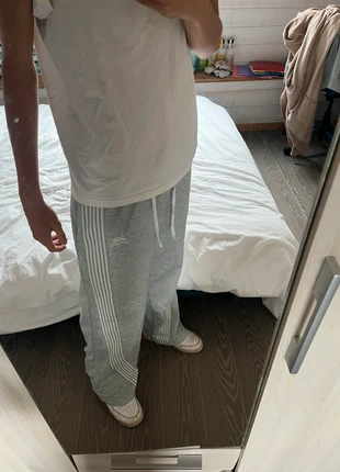 jogging gris coupe droite qui tombe sur la paire y2k, pantalon large style y2k, jogging y2k, marque: archive, état: Neuf sans étiquette, taille: M, 30,00 €, 32,20 € Protection acheteurs incluse