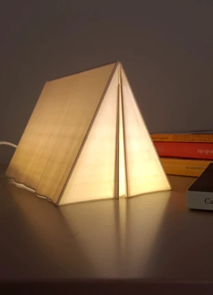 Lampada LED. Materiale pla bianco. Comprensiva di LED e cavo usb da 45cm, condizioni: Nuovo senza cartellino, €29.50, €31.68 include la Protezione acquisti