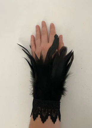 Paire de manchettes en plumes noires, marque: Cryptica, état: Très bon état, 11,00 €, 12,25 € Protection acheteurs (Pro) incluse