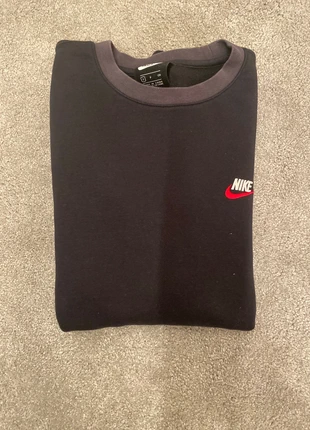 Pull Nike Noir Blanc Rouge taille 12 ans, merk: Nike, staat: Heel goed, maat: S, € 20,00, € 21,70 inclusief Kopersbescherming