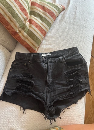 Short negro vaquero de pull&bear tiro medio, brand: Pull & Bear, condizioni: Ottime, taglia: M / IT 42 / EU 38, €3.00, €3.85 include la Protezione acquisti