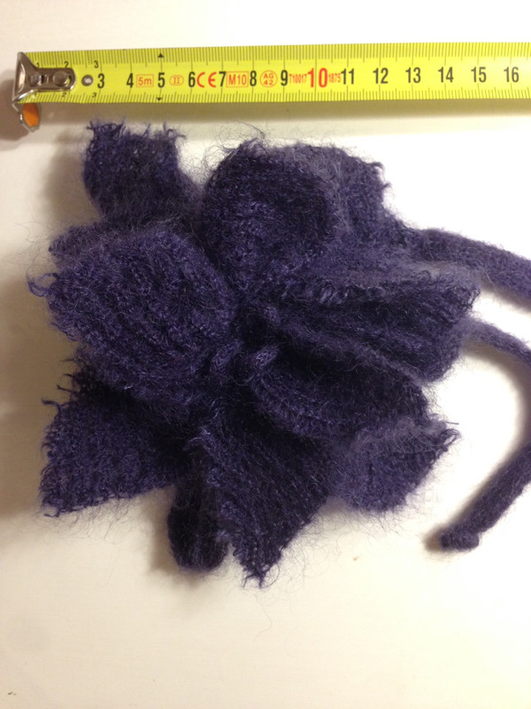 Broche en laine violette la perla 4