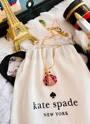 🐞 Collier coccinelle Kate Spade – Émail rouge & zirconium – Porte-bonheur élégant, marque: Kate Spade, état: Très bon état, 35,00 €, 37,45 € Protection acheteurs (Pro) incluse