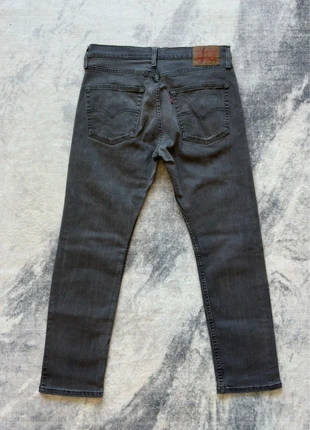 jean levi’s coupe slim fuselée stretch gris foncé w31 l30 effet usé, marque: Levi's, état: Très bon état, taille: W31 | FR 40, 32,00 €, 34,30 € Protection acheteurs (Pro) incluse