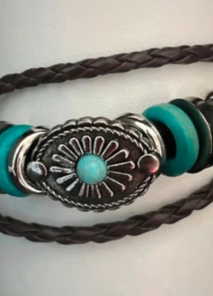 Mooie 3-ledige letherlook armband met stainless steel schakels en bedel turquoise steen, staat: Nieuw zonder prijskaartje, € 1,95, € 2,75 inclusief Kopersbescherming