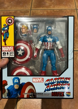 Captain America 217 Medicom Toy, merk: Medicom Toy, staat: Goed, maat: Tot 1 maand / 50 cm, € 115,95, € 122,45 inclusief Kopersbescherming