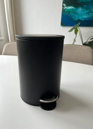 Abfalleimer Kosmetikeimer Badezimmer klein schwarz praktisch stabil Depot, merk: Dépot, staat: Heel goed, € 9,50, € 10,68 inclusief Kopersbescherming
