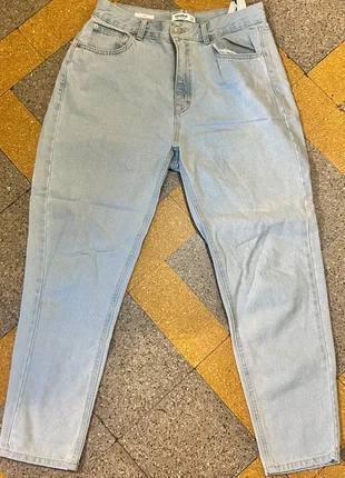 Jeans MOM, marke: Pull & Bear, zustand: Neu, größe: L / 40 / 12, 10,00 €, 11,20 € inklusive Vinted-Käuferschutz