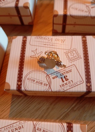 Broche avec la boîte, marca: luxe.fr, estado: Muito bom, €5.00, €5.95 inclui Proteção do Comprador Pro