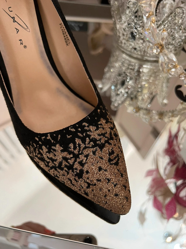 Black and gold sales court shoes