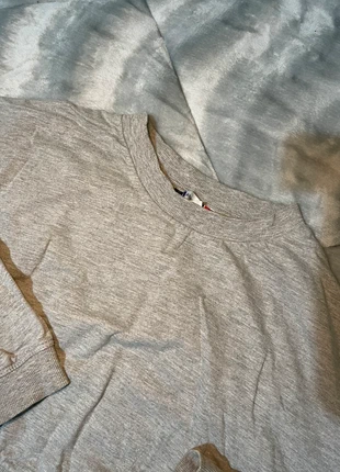 felpa grigia cropped, marke: Jennyfer, zustand: Sehr gut, größe: S / 36 / 8, 6,00 €, 7,00 € inklusive Vinted-Käuferschutz