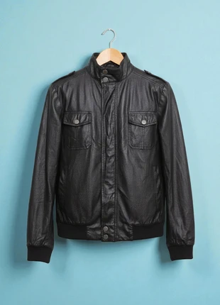 United Colors of Benetton – Premium & Elegant Black Men’s Jacket With Buttoned Front – 48 🌷👠, marque: United Colors of Benetton, état: Très bon état, taille: M, 39,90 €, 42,60 € Protection acheteurs incluse