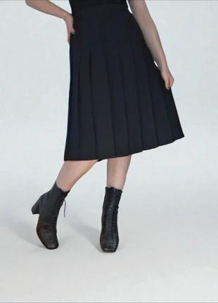 Jupe midi plissée noire laine vierge pure automne hiver écolière 44, marque: Marks & Spencer, état: Très bon état, taille: XXL / 44 / 16, 15,00 €, 16,45 € Protection acheteurs incluse