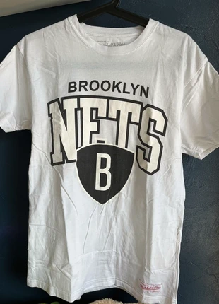 T-shirt blanc - NETS Brooklyn , marke: Mitchell & Ness, zustand: Gut, größe: S, 6,00 €, 7,00 € inklusive Vinted-Käuferschutz