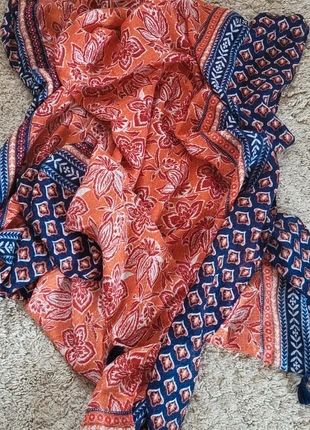 Foulard tons orangé, rouge et bleu, marke: Camaïeu, zustand: Zufriedenstellend, 3,00 €, 3,85 € inklusive Vinted-Käuferschutz