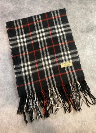 Écharpe burberry noir en parfait état, brand: Burberry, condition: Very good, €36.00, €38.50 includes Buyer Protection