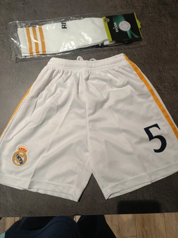 Tenue foot Real Madrid Jude Bellingham blanc. T.24 - photo numéro 3