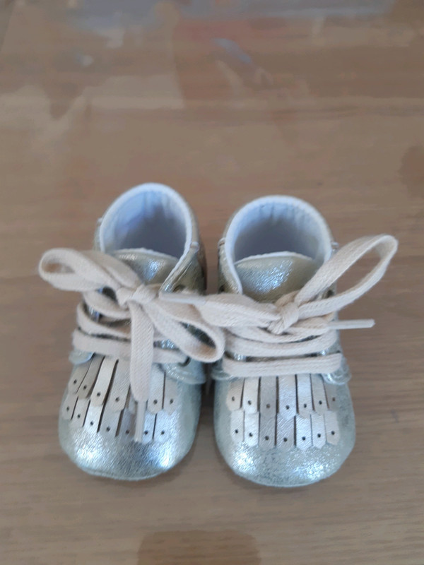 Petite chaussures naissance fille dor es Vinted