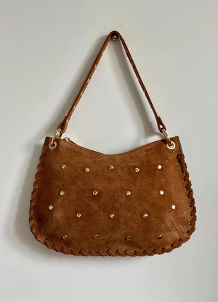 Sac en cuir suède clouté camel – Made in Italy, marque: The Genuine Leather, état: Très bon état, 39,00 €, 41,65 € Protection acheteurs (Pro) incluse