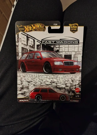 Hot Wheels Mercedes e 36, merk: Hot Wheels, staat: Nieuw zonder prijskaartje, maat: 11 jaar / 146 cm, € 9,99, € 11,19 inclusief Kopersbescherming