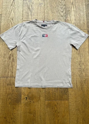 T-shirts beige Tommy Hilfiger, marque: Tommy Hilfiger, état: Très bon état, taille: 14 ans / 164 cm, 8,00 €, 9,10 € Protection acheteurs incluse