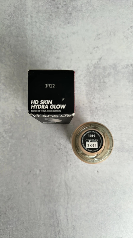 Make Up For Ever HD Hydra Glow Foundation 4
